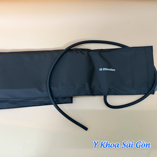 Thigh size cuff for pneumatic touniquet